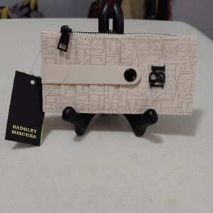 Brand New Badgley Mischka Cream Logo-Print Zip Card Case